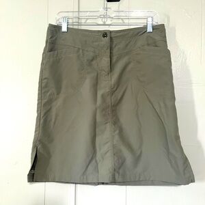 Mountain Equipment Co-op Skirt Women’s Size 8 Sage Green Hiking Camping Nylon